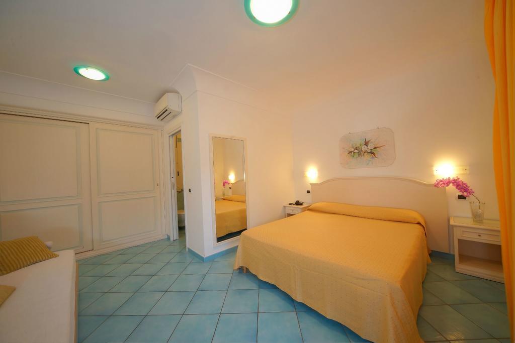 Le Canne Family Resort & Spa Forio di Ischia Rum bild